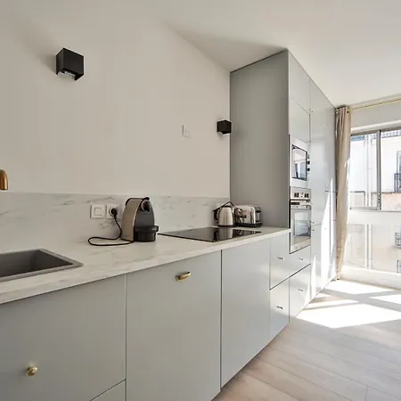 New Flat 8pers#canal St Martin#gare De L'est Апартаменты Париж